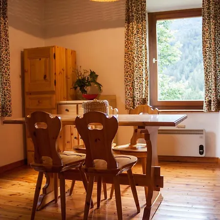 Al Girmul Apartmán Ravascletto